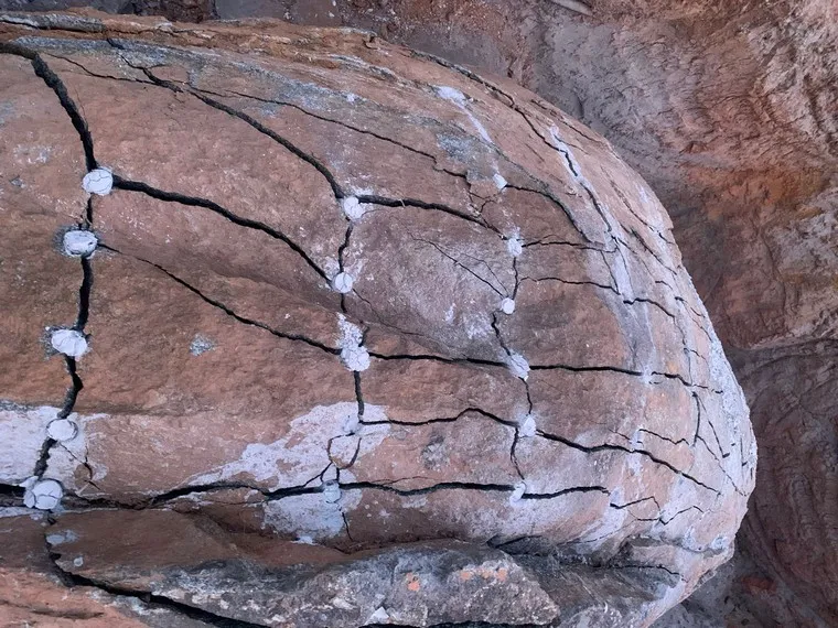 Desmonte de Rochas com Argamassa Expansiva